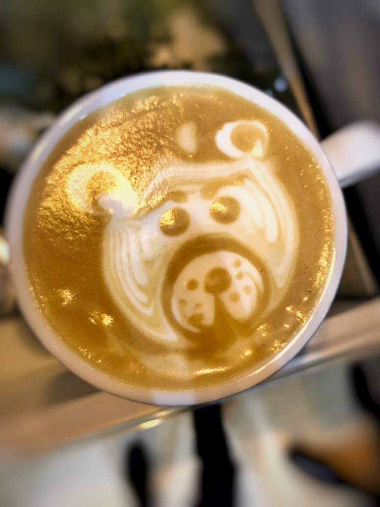 Lo que tienes que saber de latte art, Café Té Arte cafe te arte, latte art, vertido libre, barista, cafe capuccino, cafeterias madrid, arte latte, etching