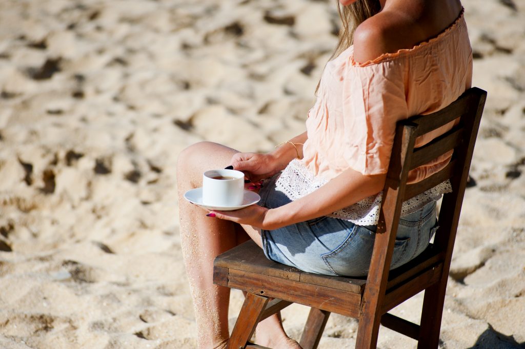 Infusiones para tus vacaciones, Café Té Arte estreñimiento, infusiones, remedios para el estreñimiento, Té frío, tomar el sol